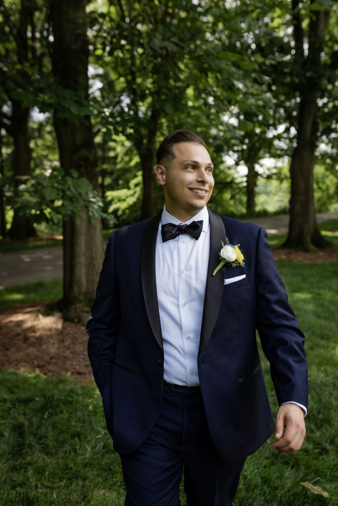 groom walking to his summer ceremony outside