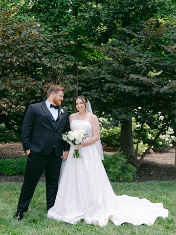 Couple's wedding day after being proposed at the St. Louis Arch.